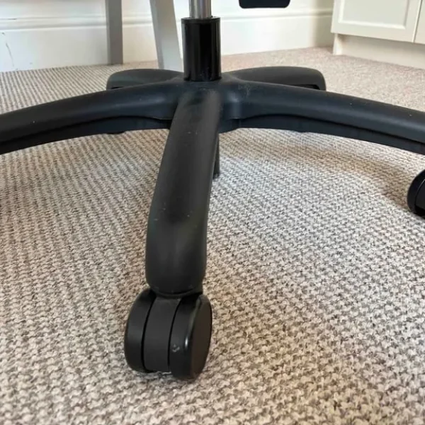 Adjustable comfortable office chair with arm rests