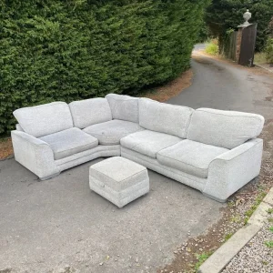 Corner sofa with footrest in cream - Image 3