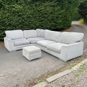 Corner sofa with footrest in cream - Image 4