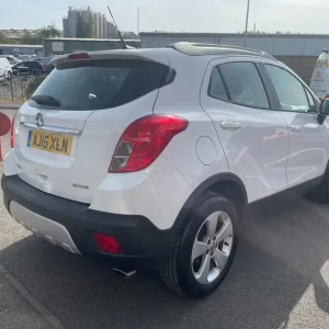 2016 Vauxhall Mokka Exclusiv 1.6 CDTi 136PS ecoFLEX 2WD HATCHBACK Diesel Manual - Image 5