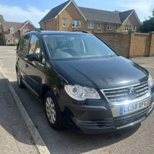Volkswagen Touran 2009 manual 1595cc 5-door MPV - Image 2