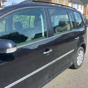Volkswagen Touran 2009 manual 1595cc 5-door MPV - Image 4