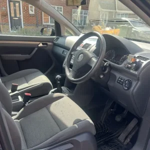 Volkswagen Touran 2009 manual 1595cc 5-door MPV - Image 6