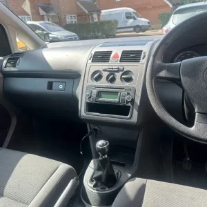 Volkswagen Touran 2009 manual 1595cc 5-door MPV - Image 8