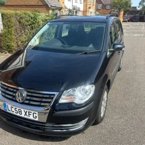 Volkswagen Touran 2009 manual 1595cc 5-door MPV
