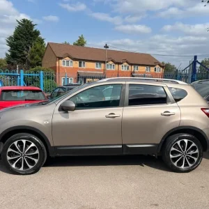 2011 Nissan Qashqai 1.6 n-tec 2WD Euro 5 5dr hatchback petrol manual - Image 2