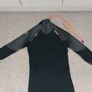 Zone3 Wetsuit, Swim Gloves, Socks, Changing Robe – All Original Packaging - Image 3