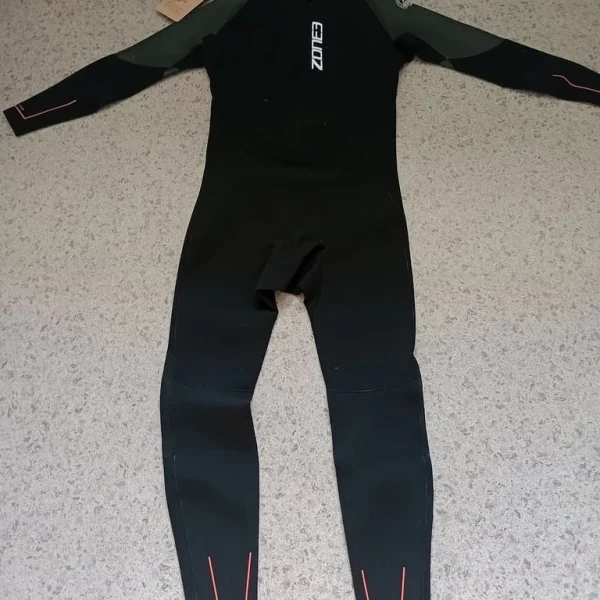 Zone3 Wetsuit, Swim Gloves, Socks, Changing Robe – All Original Packaging