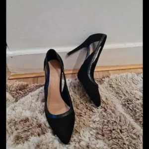 Black Suedette Cut Out Stiletto Court Shoes Size 6 UK (39 EU) - Image 2