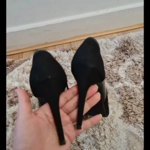 Black Suedette Cut Out Stiletto Court Shoes Size 6 UK (39 EU) - Image 8