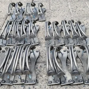 25nr solid metal pewter cupboard door handles with screws - Image 3