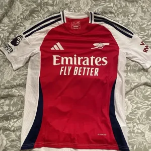 Arsenal 24/25 home kit