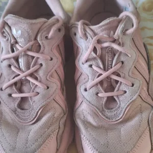 Ladies adidas trainers size 4 - Image 3
