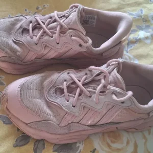 Ladies adidas trainers size 4