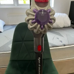 Dyson V8 in good condition - Image 3
