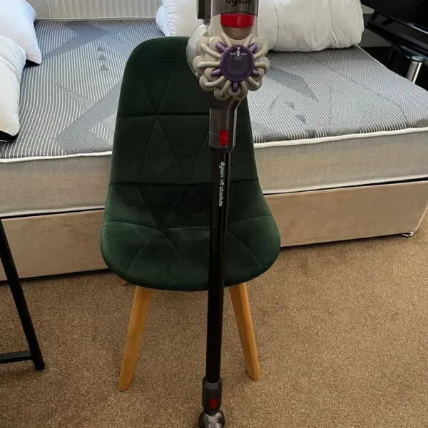 Dyson V8 in good condition