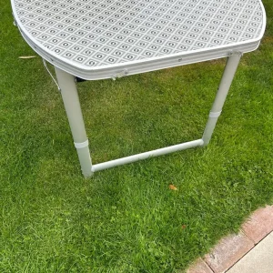 Outwell Hamilton camping table - Image 6