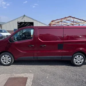 2022 Renault Trafic 2.0 DCI Sport 150BHP LL30 LWB with Apple Play and NAV - Image 2
