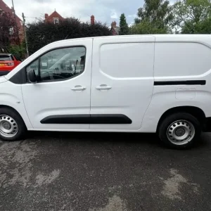Vauxhall Combo Cargo 2300 1.5 Turbo D 130ps L2 H1 Edition Automatic Van - Image 2