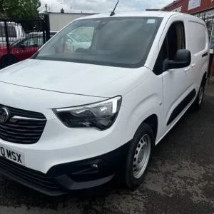 Vauxhall Combo Cargo 2300 1.5 Turbo D 130ps L2 H1 Edition Automatic Van - Image 3