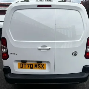 Vauxhall Combo Cargo 2300 1.5 Turbo D 130ps L2 H1 Edition Automatic Van - Image 5