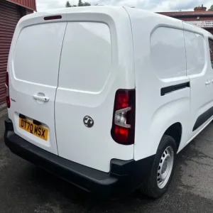 Vauxhall Combo Cargo 2300 1.5 Turbo D 130ps L2 H1 Edition Automatic Van - Image 6