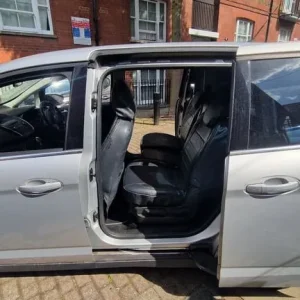 Ford Grand C-Max 2016 5-door MPV - Image 6