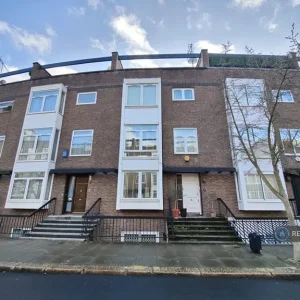 7 bedroom house in Somers Crescent, Chigwell, Station Road