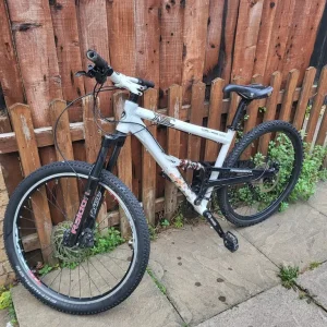 Woom 3 full suspension mountain bike - Image 3