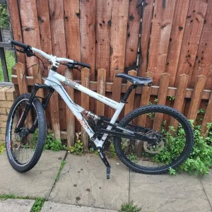Woom 3 full suspension mountain bike - Image 4