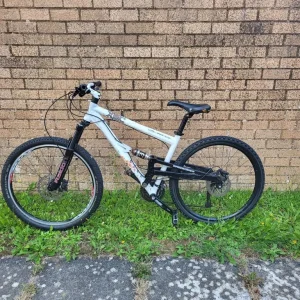 Woom 3 full suspension mountain bike