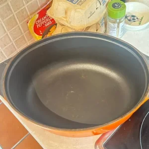 Cast iron casserole dish - Image 4