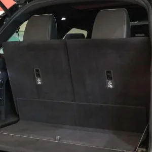 2019 Land Rover Discovery SDV6 HSE Estate Diesel with Deployable Side Steps and Panoramic Roof - Image 8