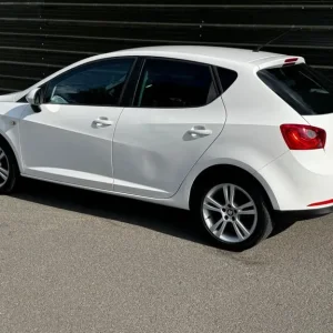 2011 SEAT Ibiza 1.4 16V Chill Euro 5 5dr HATCHBACK Petrol Manual - Image 3