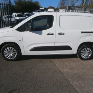 2020 Peugeot Partner 1.5 BlueHDi Professional Panel Van - Image 4