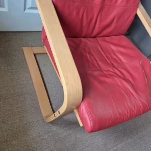 POÄNG Armchair in oak veneer and red leather - Image 5