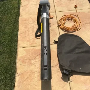 Electric leaf blower with bag and extension lead - Image 2
