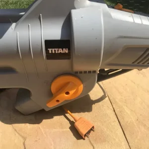 Electric leaf blower with bag and extension lead - Image 4