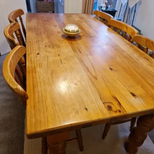 Table and chairs - Image 2