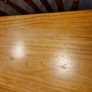 Table and chairs - Image 6