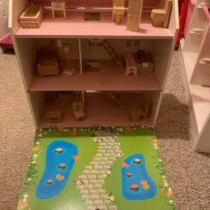 Wooden dolls house - Image 2