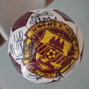 Motherwell signed ball - Image 4
