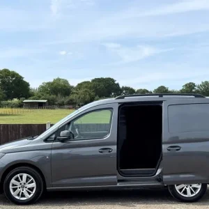 2021 Volkswagen Caddy 2.0 TDI Commerce Pro Automatic SWB Panel Van - Image 4