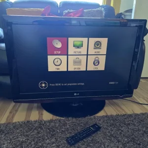 Lg 37inch hdtv with remote control - Image 3