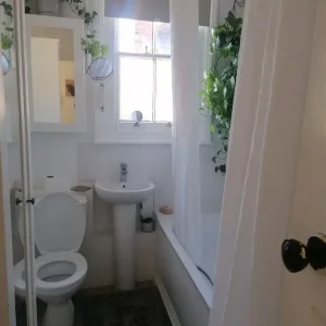3 bed first floor conversion in semi-detached house - Image 3