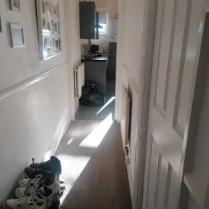 3 bed first floor conversion in semi-detached house - Image 4