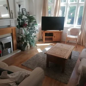 3 bed first floor conversion in semi-detached house - Image 5
