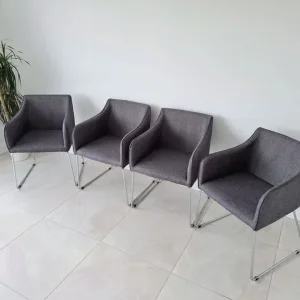 White Gloss Table & 4 Chairs (Excellent Condition) - Image 2