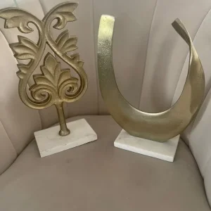 Lovley gold ornaments with marble base