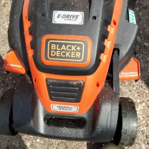 Black and Decker electric lawn mower - Image 2